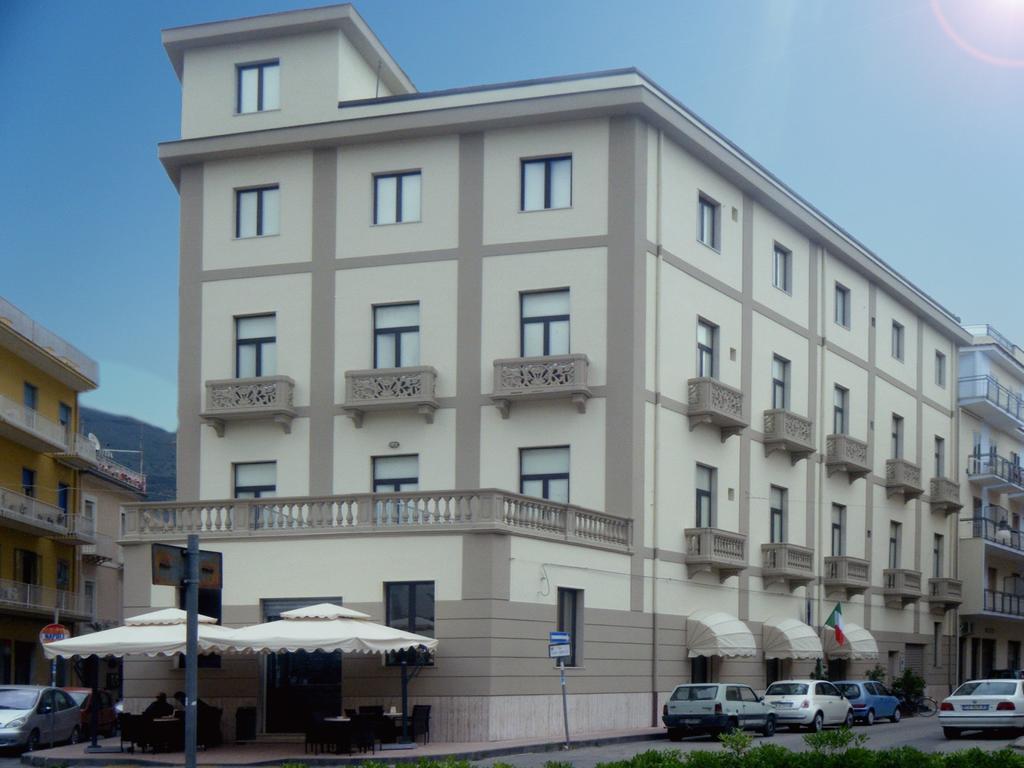 Hotel Vittoria Sapri Buitenkant foto